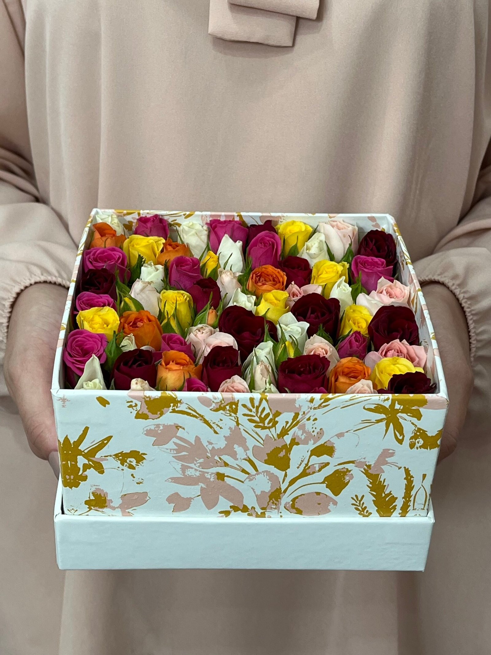 delicacy-arquitetura-das-flores-porto-alegre-scaled-1.jpg Mom's Day - Arranjo em Box de Mini Rosas Coloridas - Imagem 1