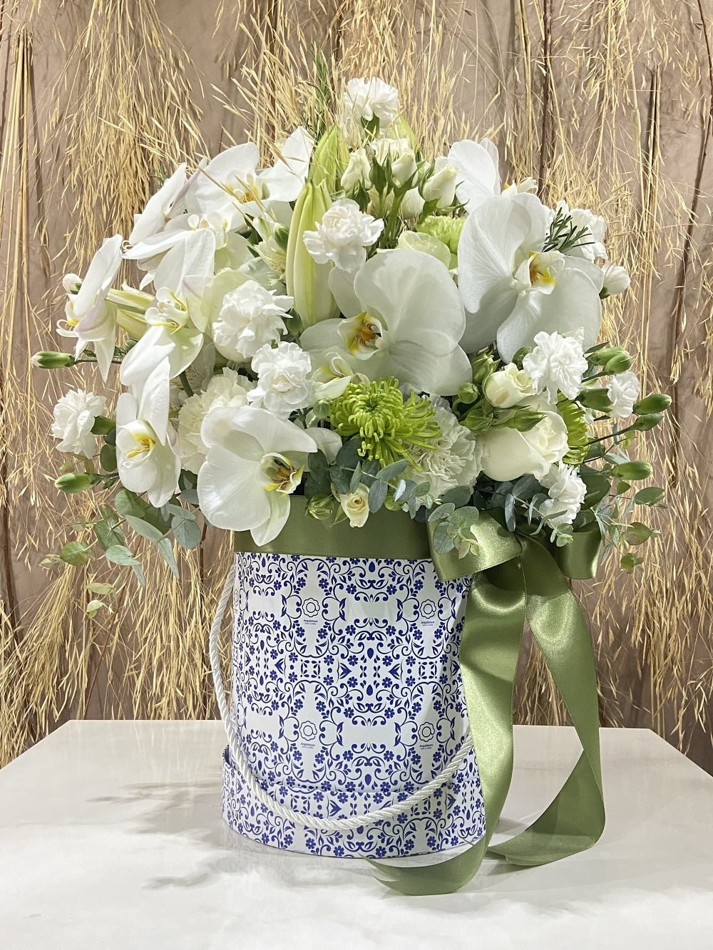 pollock-box-de-orquideas-e-cravos-arquitetura-das-flores-porto-alegre.jpg Pollock - Box com Flores Brancas - Imagem 1